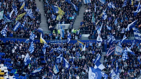 Everton Sepakati Kesepakatan Pribadi dengan Kenny Tete: Langkah Taktis Moyes di Bursa Transfer