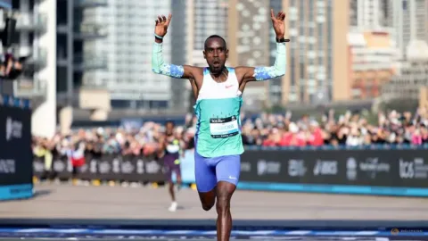 Rekor Baru di Sydney Marathon: Gobena dan Jepchirchir Ukir Sejarah, Apa Artinya bagi Pelari Indonesia?
