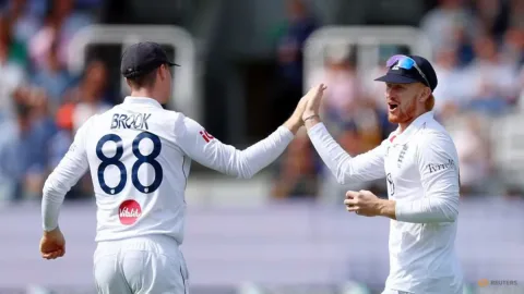 Inggris di Ambang Kemenangan: Pakistan Terpuruk 53-3 di Lord's