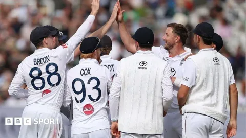 Inggris Hancurkan Pakistan di Lord's, Amankan Gelar Seri dengan Satu Pertandingan Tersisa