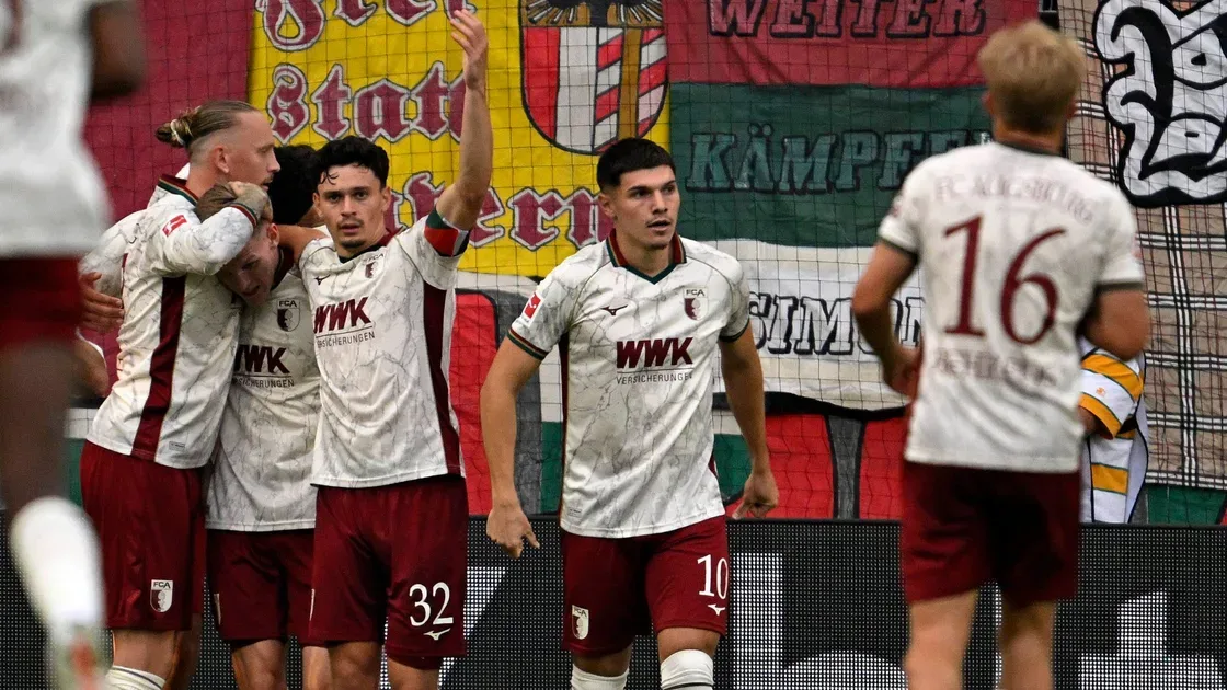 Kade dan Gregoritsch Bawa Augsburg Hancurkan Schalke di Laga Perdana Bundesliga