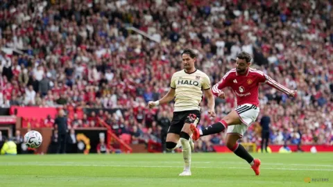 Bruno Fernandes Cetak Hat-trick, Manchester United Bantai Ipswich 5-2