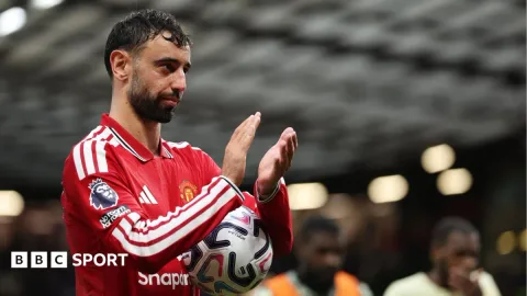 Hat-trick Fernandes Bungkam Ipswich, Manchester United Menang 5-2 di Tengah Badai