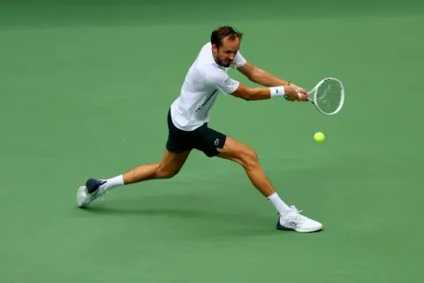 Medvedev Bangkit di US Open: Kalahkan Gaston, Lupakan Mimpi Buruk 2025