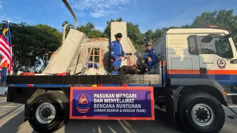 Anjing Pelacak Senior Tar Curi Perhatian di Parade Hari Nasional Malaysia: Bukti Kepahlawanan Tanpa Tanda Jasa