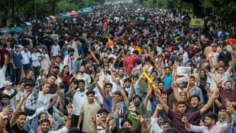 Gelar Sarjana Melimpah, Lapangan Kerja Sempit: Ketimpangan yang Memicu Gelombang Protes Kaum Muda India