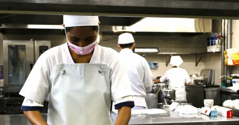 Jepang Bekukan Rekrutmen Pekerja Asing Sektor Kuliner: Dampaknya bagi Tenaga Kerja Indonesia