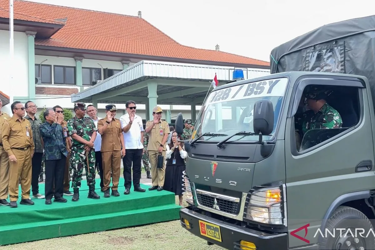Bali Kerahkan Sembilan Truk Bantuan untuk Korban Gempa NTT: Sinergi TNI dan Pemda