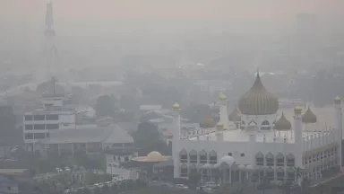 Kabut Asap Landa Sarawak: Empat Wilayah Catat Kualitas Udara Berbahaya, Darurat Mengancam