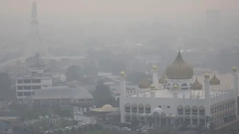 Kabut Asap Landa Sarawak: Empat Wilayah Catat Kualitas Udara Berbahaya, Darurat Mengancam