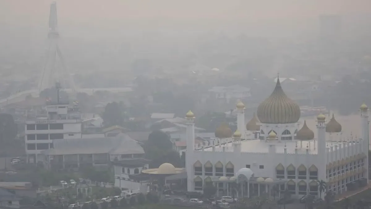 Kabut Asap Landa Sarawak: Empat Wilayah Catat Kualitas Udara Berbahaya, Darurat Mengancam