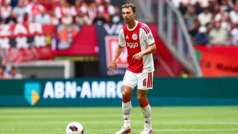 Werder Bremen Gaet Youri Regeer dari Ajax: Solusi Darurat Lini Tengah