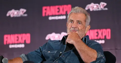 Mel Gibson Minta Maaf Usai Diejek karena Meniru Gerakan Juru Bahasa Isyarat di Fan Expo Canada