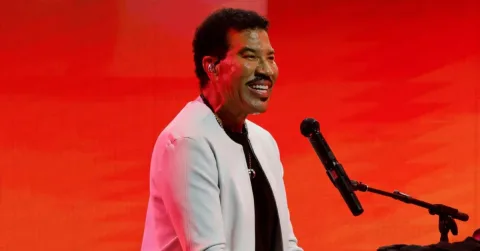 Lionel Richie Kembali Dilarikan ke ICU: Tur Amerika Utara Terancam Gangguan Kesehatan