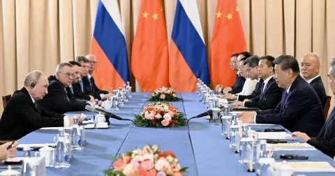 Putin Tawarkan Bebas Visa Permanen ke China, Isyarat Perkuat Poros Moskow-Beijing