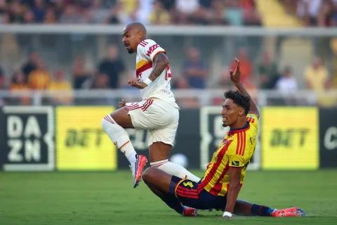 Roma Hancurkan Lecce 4-0: Malen Cetak Dua Gol, Mora Buka Rekening