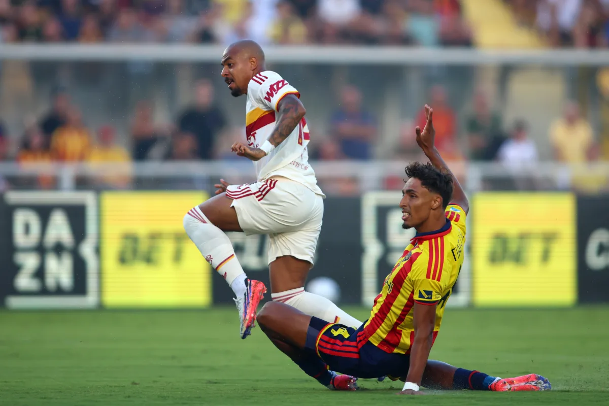 Roma Hancurkan Lecce 4-0: Malen Cetak Dua Gol, Mora Buka Rekening