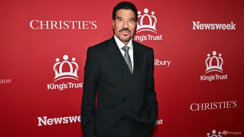 Lionel Richie Dirawat di ICU Usai Konser, Tur Amerika Utara Kembali Terancam