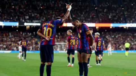 Raphinha dan Yamal Bawa Barcelona ke Puncak Klasemen LaLiga: Kemenangan 5-2 atas Rayo Vallecano