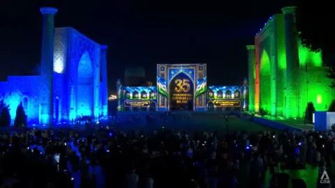 Warga Singapura Mengajar di Uzbekistan: Jembatan Pendidikan yang Menguntungkan Kedua Negara