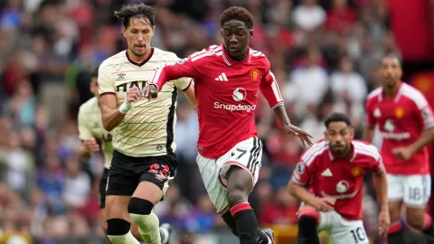 Buru Gelandang Muda Leicester, Manchester United Siapkan Gebrakan di Menit Akhir