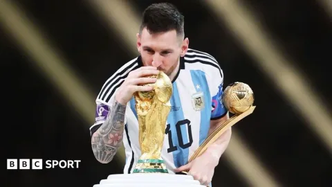Pensiun dari Timnas Argentina: Messi Tutup Era Emas, Dunia Sepak Bola Beri Penghormatan