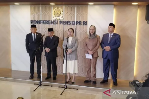 DPR Buka Ruang Kritik, Prabowo Bahas Hunian Layak: Dinamika Politik di Tengah Tantangan Kepercayaan Publik