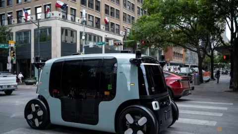 Perang Robotaxi Makin Panas: Zoox dan Waymo Berebut Kota-Kota Baru di AS