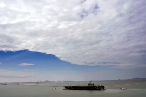 Kapal Induk AS Singgah di Thailand Usai 250 Hari di Laut: Isyarat Kelelahan Armada atau Sinyal Geopolitik?