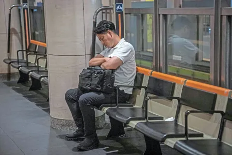 Jepang Longgarkan Batas Lembur demi Ekonomi, Kekhawatiran Karoshi Kembali Mengemuka