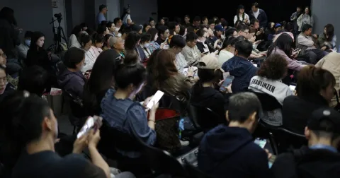 Komika Perempuan China Makin Berani Buka Suara, tapi Regulasi Ketat Mengintai