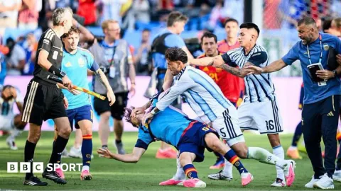Paredes Buka Suara soal Masa Depannya di Timnas Argentina Usai Hukuman 10 Laga