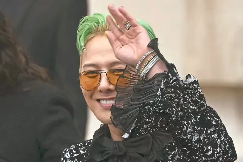 Suara G-Dragon Dijadikan Patung Setinggi 1,7 Meter di Seoul: Seni atau Komodifikasi?