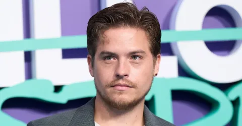 Dylan Sprouse Sebut Karier Aktor Ciliknya Seperti Buruh Anak di Tambang Batu Bara