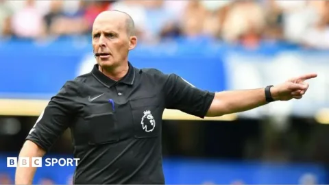 Mantan Wasit Premier League Akui Sengaja Menahan Peluit demi 'Tantangan Pribadi'