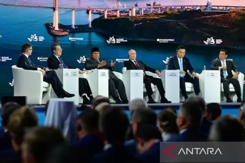 Prabowo di Forum Ekonomi Timur: Pertumbuhan Tanpa Dampak ke Meja Makan Keluarga Hanyalah Angka