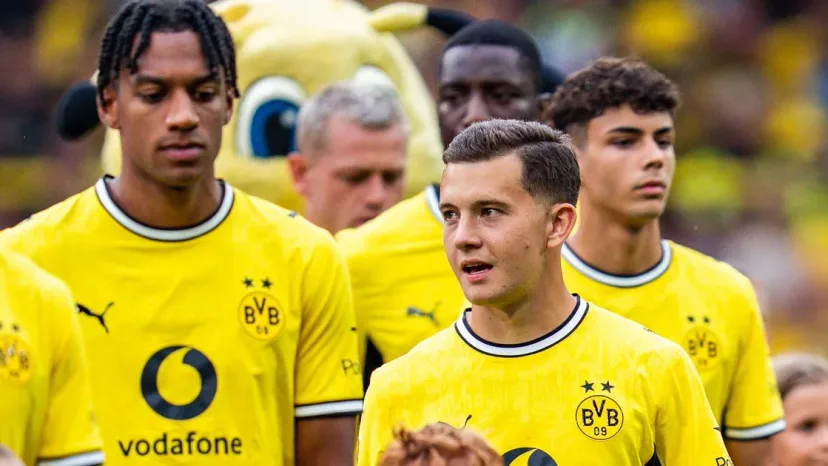 Dortmund Pertaruhkan Masa Depan pada Duo Remaja Karetsas dan Gadou