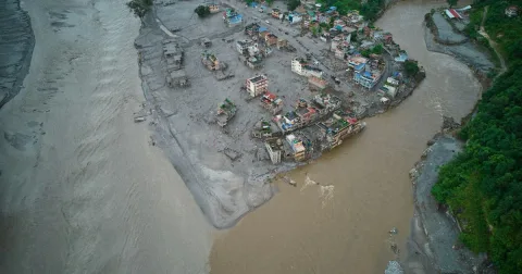 Dua Pekerja Selamat Dievakuasi dari Terowongan Nepal: Krisis Kemanusiaan di Balik Proyek PLTA