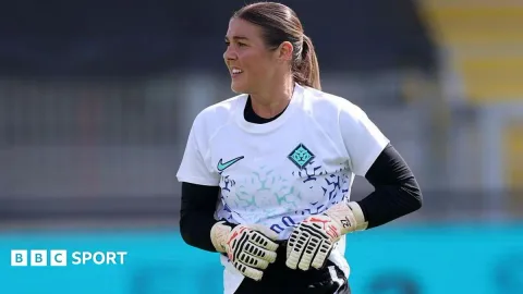 Mary Earps Kembali ke WSL: Debut Kontra Manchester United Jadi Momen Emosional