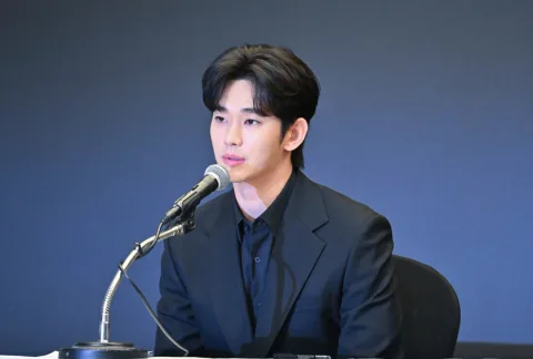 Gelombang Protes Fans Internasional: Kim Soo-hyun Didorong Mundur dari Dua Ajang Penghargaan K-Pop