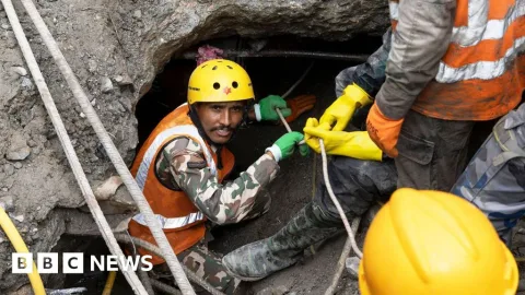 Misi Penyelamatan di Nepal: Dua Pekerja Selamat dari Terowongan PLTA yang Terkubur Longsor