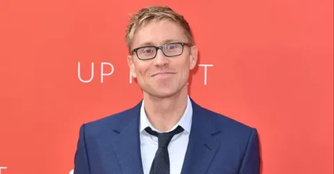 Duka Komedian Russell Howard: Bayi Meninggal Usai Lahir, Yayasan Didirikan untuk Dukung Keluarga Berduka