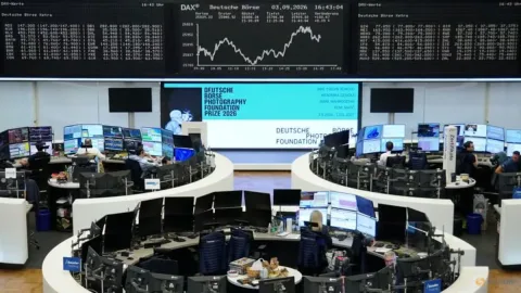 Pasar Global Menanti Data Tenaga Kerja AS: Isyarat Dovish Waller Redakan Ketegangan Obligasi