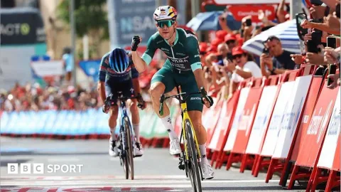 Van Aert Menang Sprint Epik di Vuelta, Mas Kokoh di Puncak Klasemen