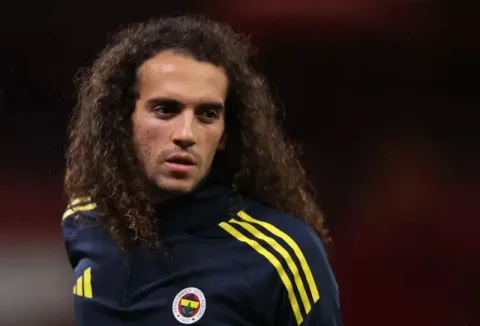 UEFA Jatuhkan Sanksi Berat ke Guendouzi dan Greenwood Usai Kericuhan Laga Lyon