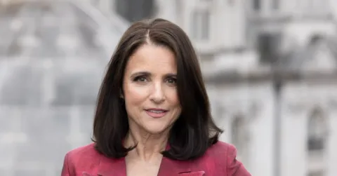 Julia Louis-Dreyfus Bongkar Ketegangan di Balik Layar 'Seinfeld': Sering Adu Pendapat dengan Lawan Main