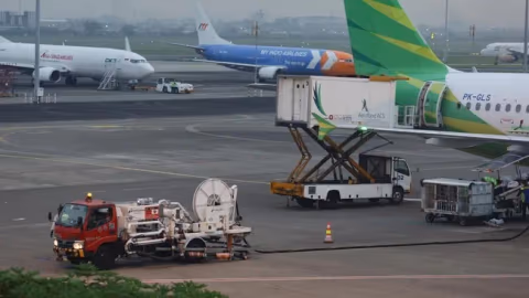 Harga Avtur Melonjak 6,5%, Kemenhub Longgarkan Batas Fuel Surcharge: Tiket Pesawat Siap Terbang Lebih Mahal?