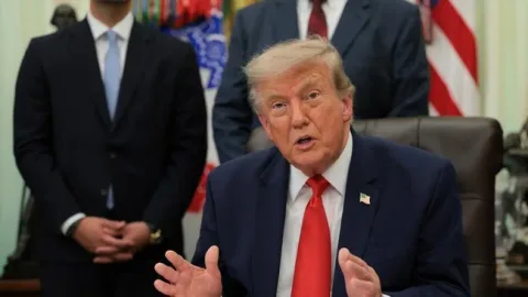 Trump Ancam Hancurkan Iran: Eskalasi Selat Hormuz dan Dampaknya ke Harga Minyak