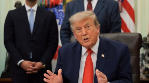 Trump Ancam Hancurkan Iran: Eskalasi Selat Hormuz dan Dampaknya ke Harga Minyak