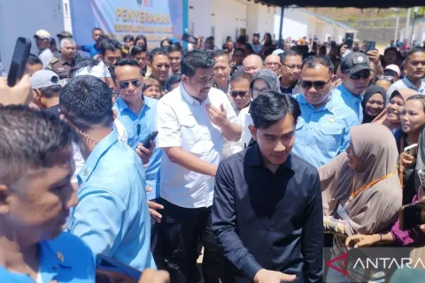 Gibran Tinjau Pemulihan Sekolah di Tapanuli Tengah, Pastikan Anak Kembali Belajar Aman